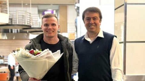 قرمزپوش مجارستانی وارد تهران شد