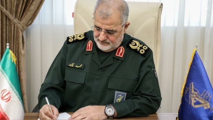 پاسداران انقلاب دست بر ماشه مهیای اجرای دستور فرمانده معظم کل قوا هستند