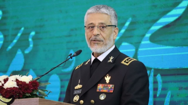 دریادار سیاری: انقلاب اسلامی هیمنه پوشالی آمریکا را در هم شکست