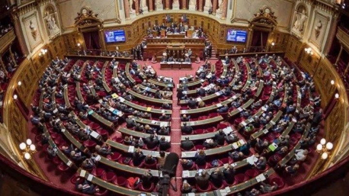 دولت فرانسه از سقوط نجات یافت