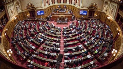 دولت فرانسه از سقوط نجات یافت