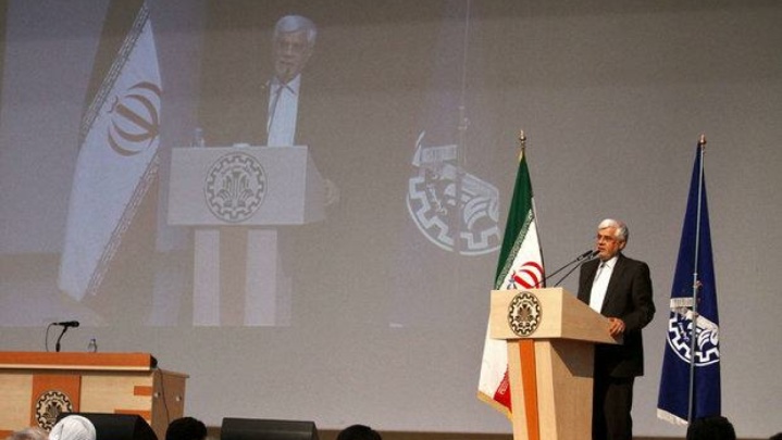 عارف: اقتصاد کشور به سمت مردم‌محور درحال حرکت است/ثبات نسبی در نرخ ارز اولویت‌ دولت است