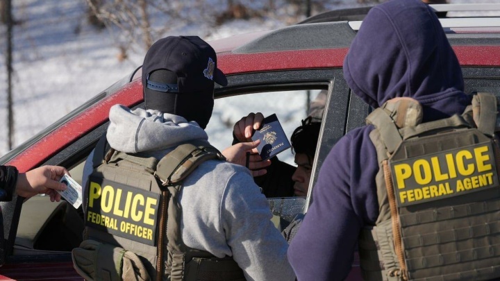 اعتراض اکوادور به تلاش مامور اداره مهاجرت آمریکا برای ورود به کنسولگری این کشور