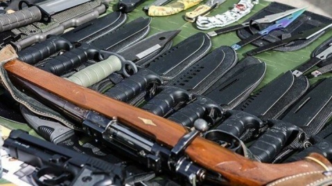 کشف ۳۰۰۰ قبضه چاقوی ضامندار آمريکايی از يک شناور