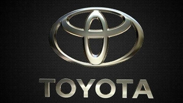 تویوتا پرفروش‌ترین خودروساز جهان شد