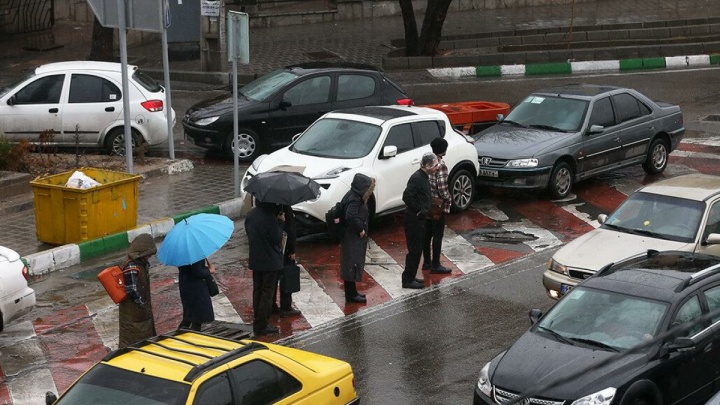 بارش باران در نوار شرقی و غربی کشور/افزایش نسبی دما از دوشنبه