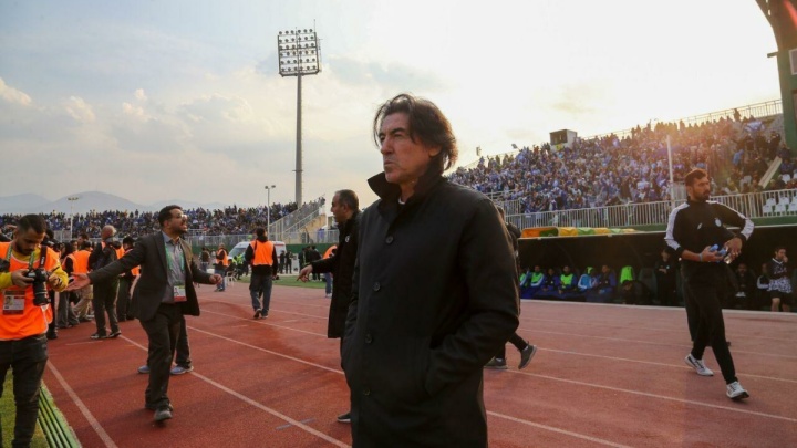 ساپینتو با دست پُر مقابل پیکان