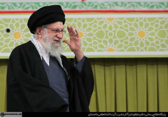 تصاویری از دیدار هزاران نفر از اقشار مختلف مردم با رهبر انقلاب در اولین روز از دهه مبارک فجر