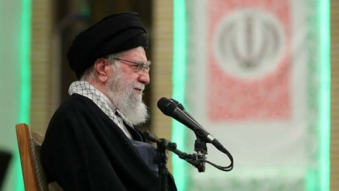 فیلم/ رهبر انقلاب: آمریکا می‌خواهد ایران را ببلعد، ملت رشید ایران و جمهوری اسلامی مانع است