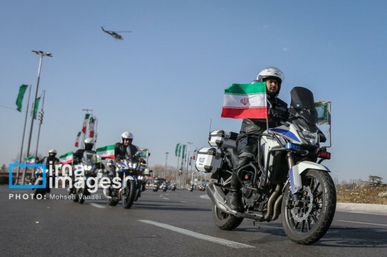رژه موتور سواران در سالروز ورود امام خمینی به تهران