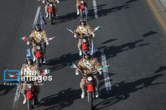 رژه موتور سواران در سالروز ورود امام خمینی به تهران