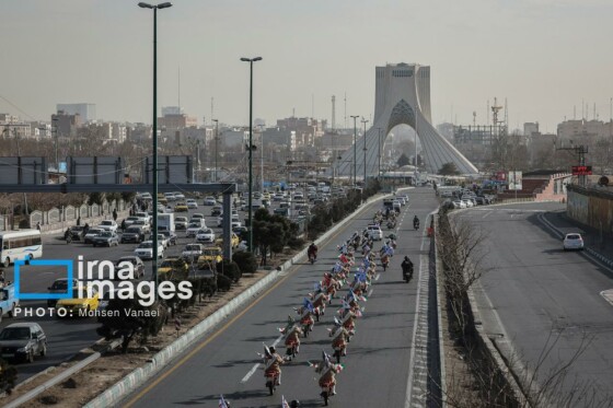 رژه موتور سواران در سالروز ورود امام خمینی به تهران