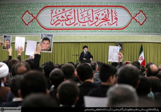 تصاویری از دیدار هزاران نفر از اقشار مختلف مردم با رهبر انقلاب در اولین روز از دهه مبارک فجر