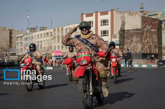 رژه موتور سواران در سالروز ورود امام خمینی به تهران