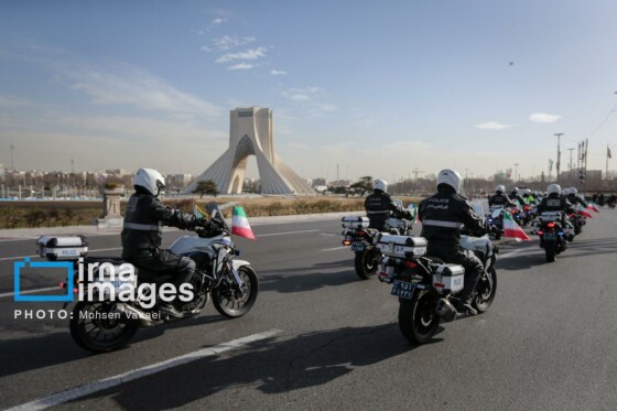 رژه موتور سواران در سالروز ورود امام خمینی به تهران