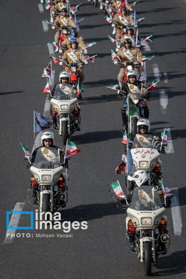 رژه موتور سواران در سالروز ورود امام خمینی به تهران