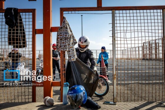 بانوان در انتظار گواهینامه موتور