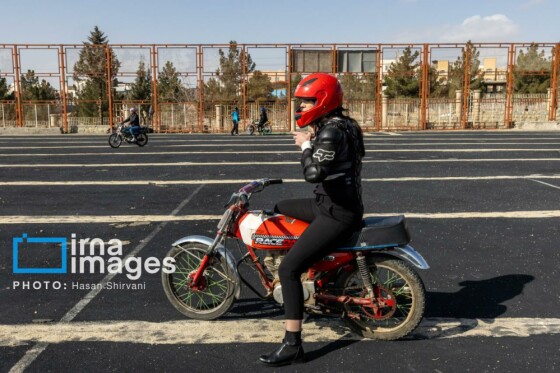 بانوان در انتظار گواهینامه موتور