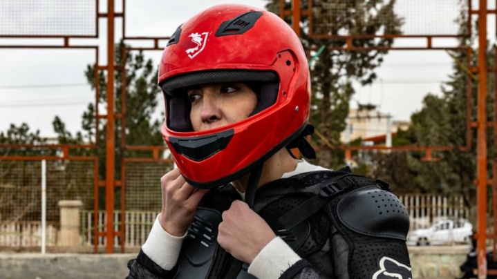 صدور گواهینامه موتورسیکلت برای زنان وارد فاز اجرایی شد