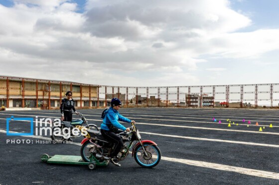 بانوان در انتظار گواهینامه موتور