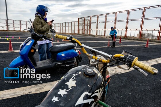 بانوان در انتظار گواهینامه موتور