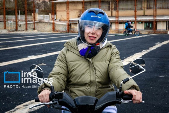 بانوان در انتظار گواهینامه موتور