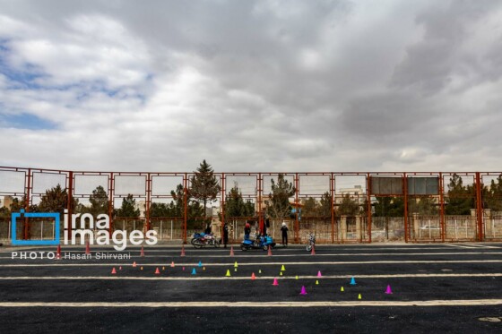 بانوان در انتظار گواهینامه موتور