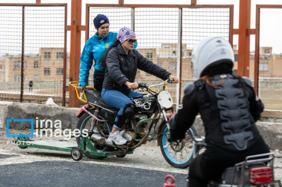 بانوان در انتظار گواهینامه موتور