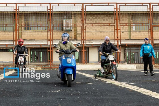 بانوان در انتظار گواهینامه موتور