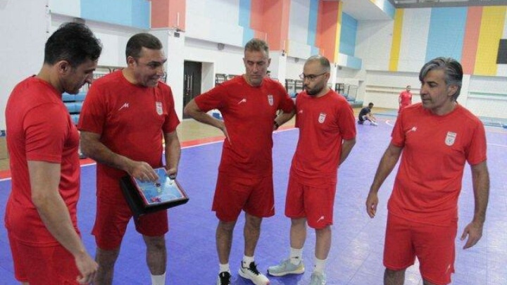 خوراکچی: با پنکه‌های رستورانی سالن را خنک می‌کنند