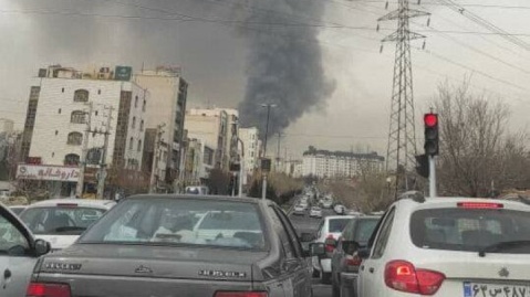 آتش‌سوزی گسترده در بازارچه جنت آباد/ آتش نشانان مشغول عملیات