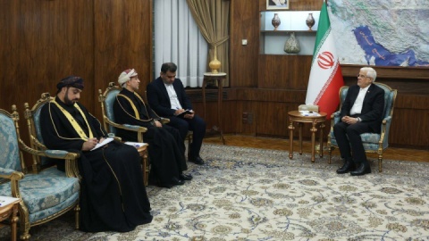 عارف خواستار افزایش تجارت ایران و عمان به ۵ میلیارد دلار شد