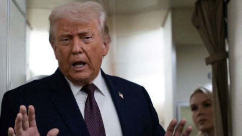 ترامپ: با ایران مذاکره می‌کنیم