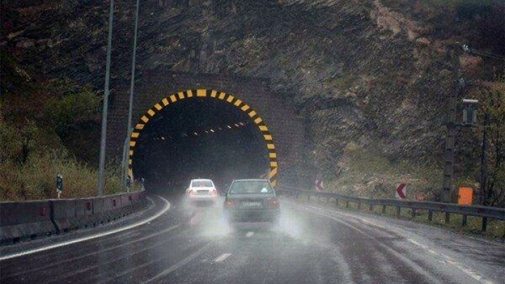 آخرین وضعیت جوی و ترافیکی جاده‌ها/ بارش برف و باران در ۱۴ استان / انسداد چند محور کوهستانی