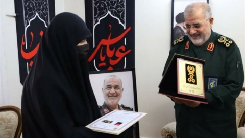 اهدای درجه سپهبدی به خانواده شهید سلامی