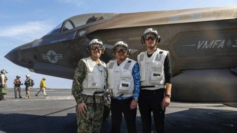 آکسیوس: ویتکاف و کوشنر از ناو هواپیمابر آبراهام لینکلن بازدید کردند