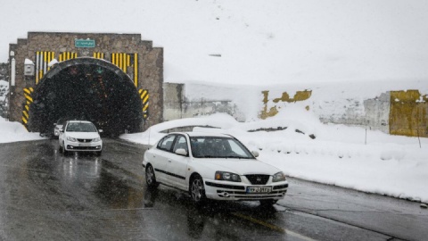 ترافیک سنگین آزادراه قزوین - کرج/ ۱۸ استان کشور برف و باران می‌بارد