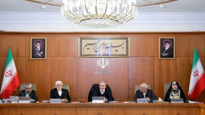 عیدی کارکنان دولت به ۱۰ میلیون تومان افزایش یافت