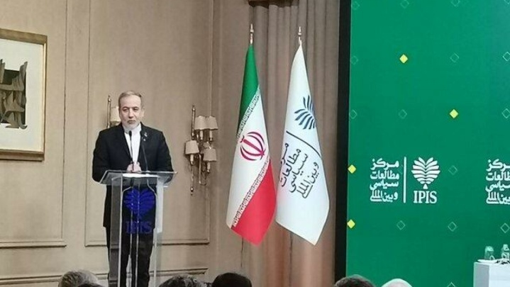 عراقچی: غنی‌سازی حق ما است /آرایش نظامی ما را نمی‌ترساند