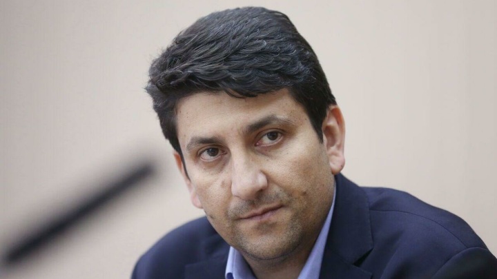 وزیر ارتباطات در مراسم اربعین رهبر شهید شرکت کرد