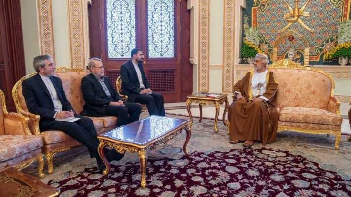 جزئیات دیدار لاریجانی با پادشاه عمان/تاکید بر اهمیت بازگشت به میز مذاکره برای حل اختلافات