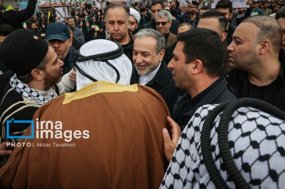 حضور مسئولان در راهپیمایی ۲۲ بهمن