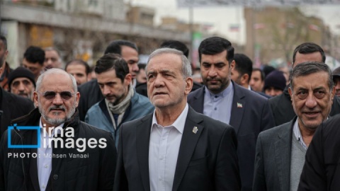 گزارش تصویری/ حضور مسئولان در راهپیمایی ۲۲ بهمن