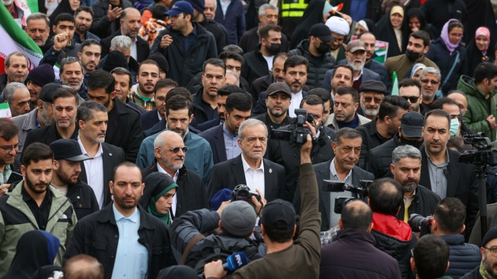 قدردانی رئیس جمهور از حضور پرشور و مسئولانه ملت ایران در راهپیمایی ۲۲ بهمن