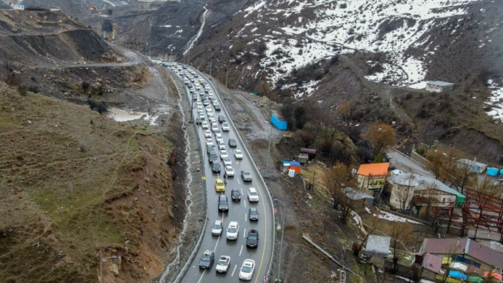 ترافیک سنگین، جاده چالوس و آزادراه تهران–شمال را یکطرفه کرد