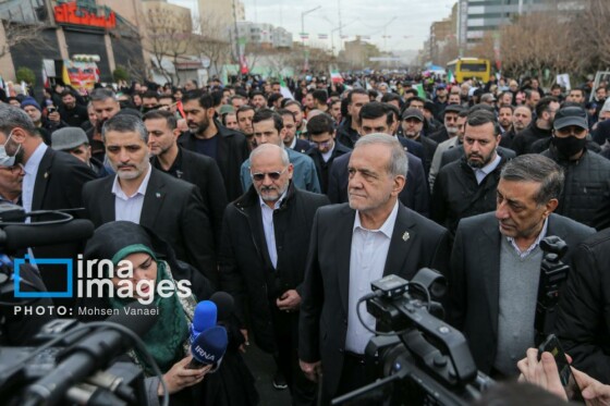 حضور مسئولان در راهپیمایی ۲۲ بهمن