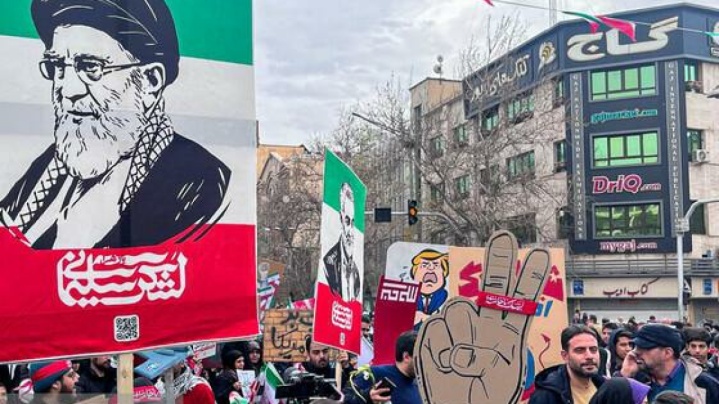 جسارت، اهانت یا تعرض به حریم حضرت آیت الله خامنه‌ای را برنمی‌تابیم