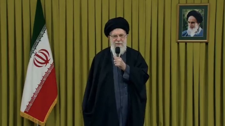 رهبر انقلاب: همگی سعی کنیم اتصال و انسجام ملی را که بسیار با ارزش و قیمتی است، حفظ کنیم