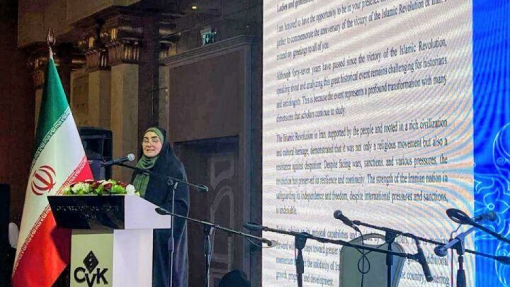 انقلاب اسلامی با پشتوانه مردم و تمدن غنی ایران رقم خورد