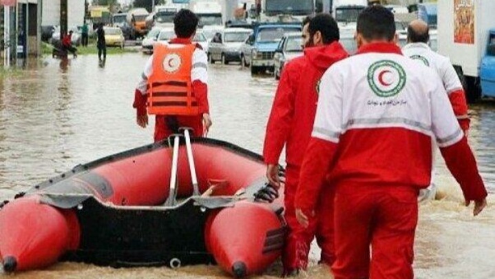امدادگران هلال احمر در آماده‌باش